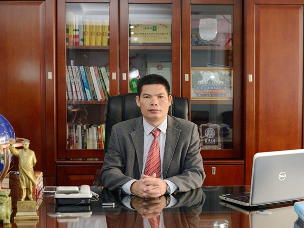 世界杯官网董事长-黄日荣